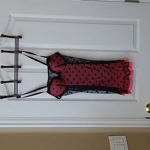 Back and pick polka dot chemise